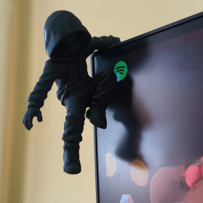 Patung Mini Alien Hoodie Climb - Gaming Accessories For Bedroom ulasan dan harga